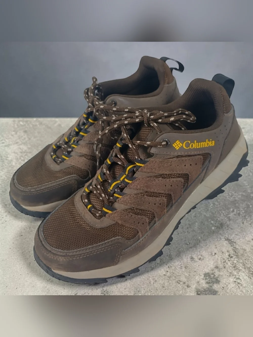 Columbia Mens Sz 7.5 Strata Trail Waterproof Outdoors Hiking Athletic Trainers